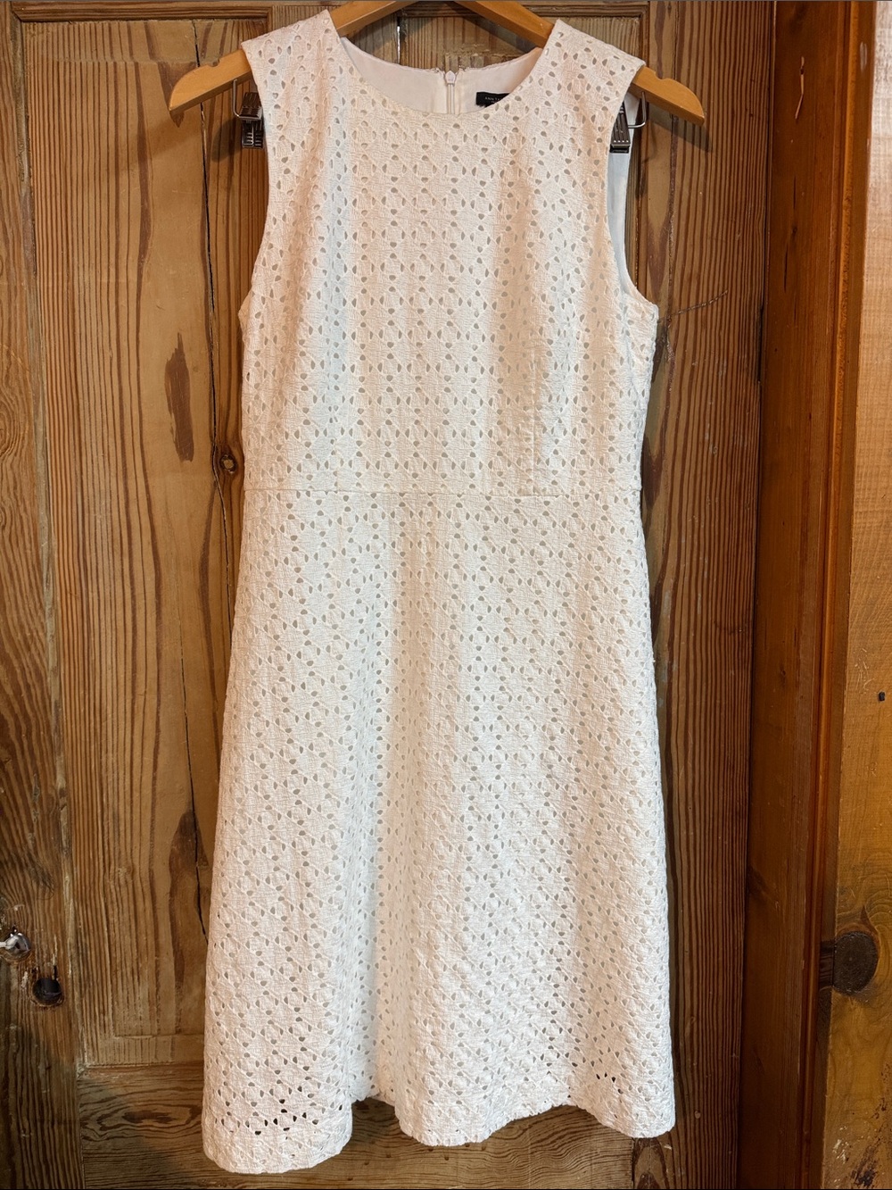 Ann Taylor 6 white Eyelet Sleeveless Mini Dress